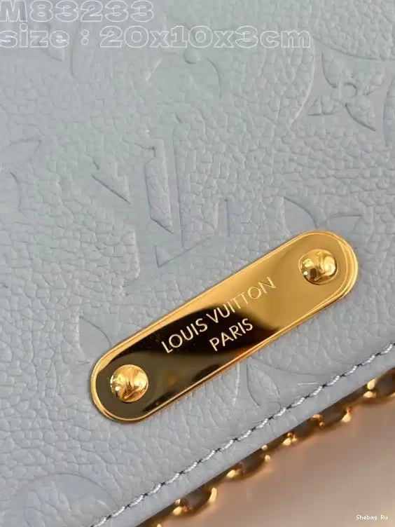 Lily LOUIS Chain VUITTON Wallet On 0626